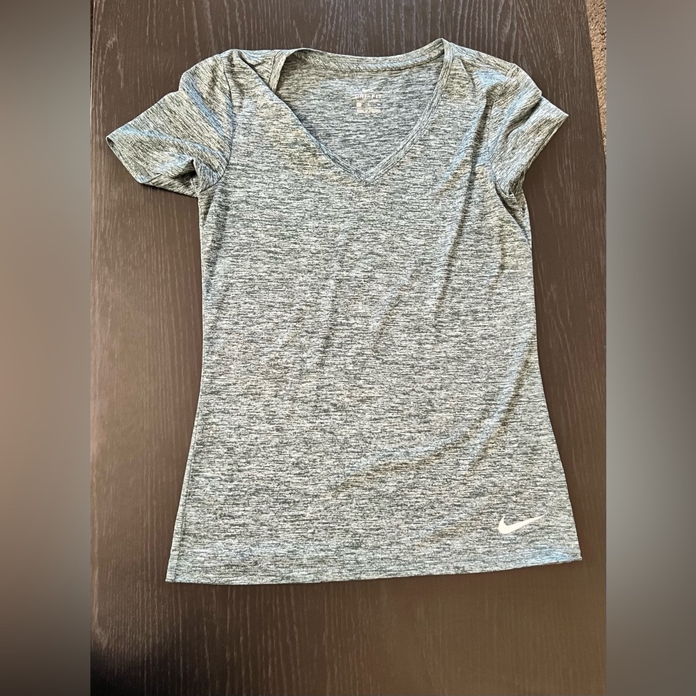 Nike Women’s Gray Heather V-Neck Short Sleeve Tee